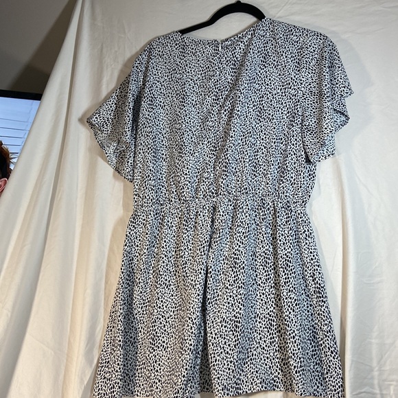 Umgee black and white romper size large - Picture 2 of 8